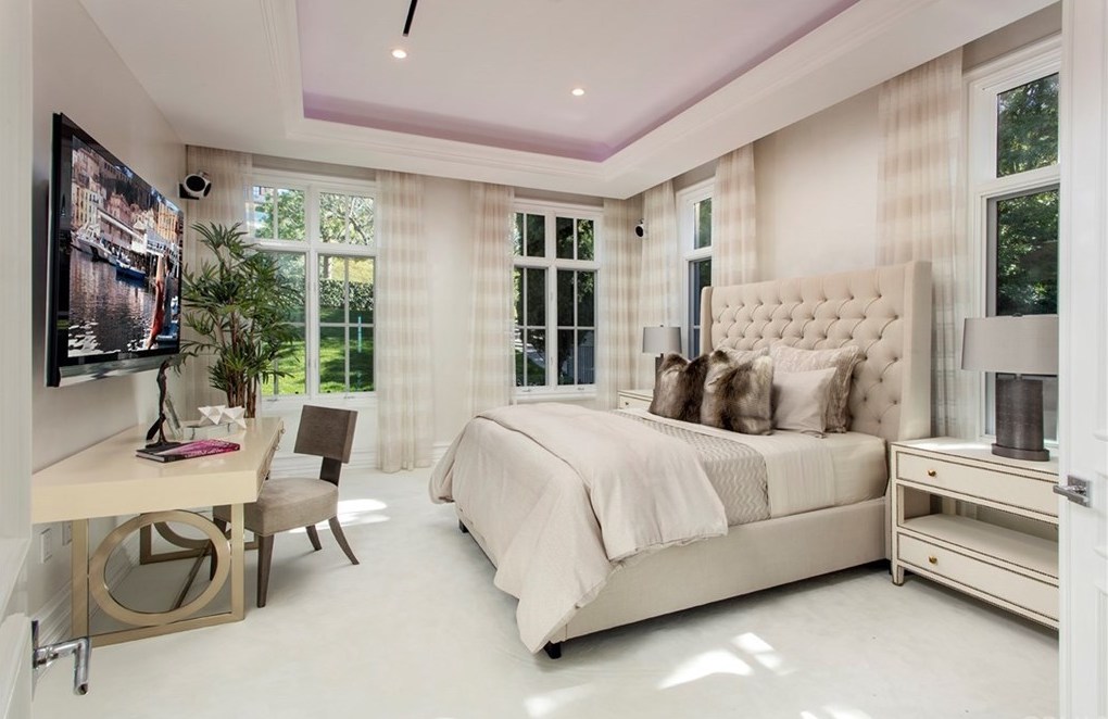 Home Staging Contemporary Bedroom
